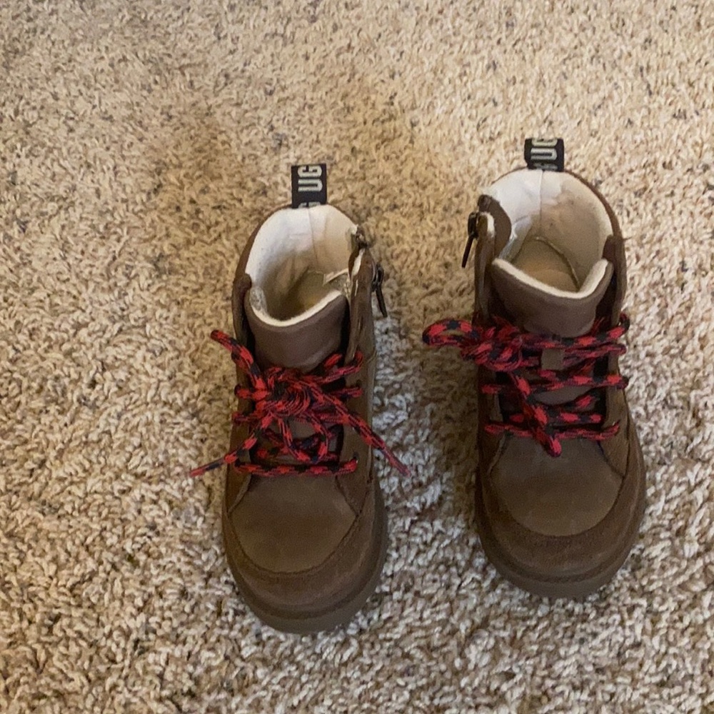 Ugg toddler boy boot with red laces